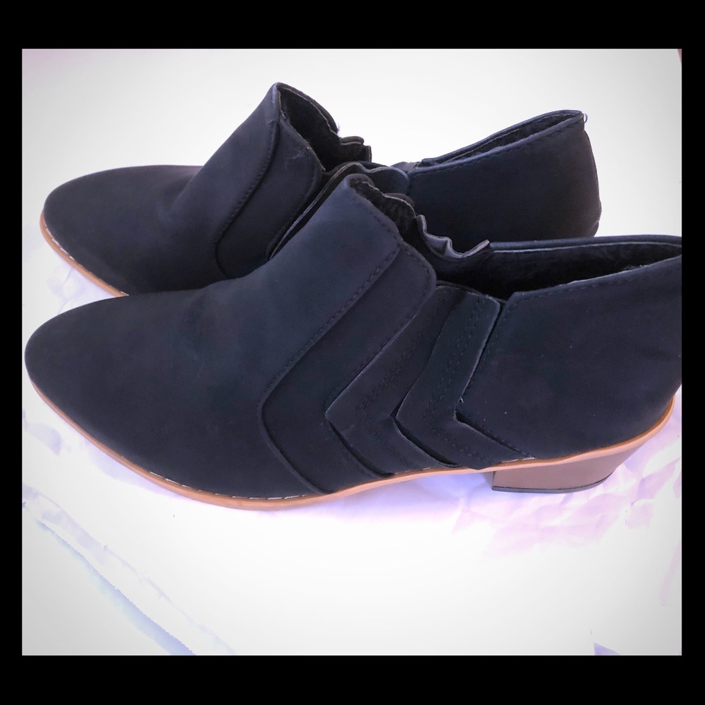 Women’s ankle booties